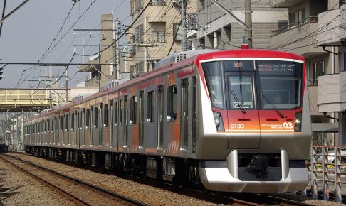 東急電鉄6000系（Photo by：Yaguchi / Wikimedia Commons / CC-BY-SA-3.0-migrated）※画像の車両は商品と仕様が異なる場合があります