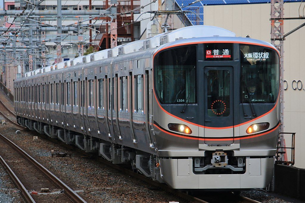 323系 大阪環状線（Photo by：Jr223~commonswiki / Wikimedia Commons / CC-BY-SA-4.0）※画像の車両は商品と仕様が異なる場合があります