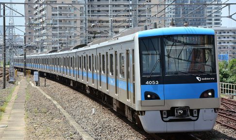 小田急電鉄4000形（Photo by：Cfktj1596 / Wikimedia Commons / CC-BY-SA-4.0）※画像の車両は商品と仕様が異なる場合があります