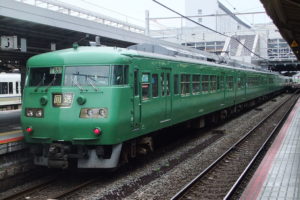 117系（京都地域色）（Photo by： TRJN / Wikimedia Commons / CC-BY-SA-4.0）※画像の車両は商品と仕様が異なる場合があります