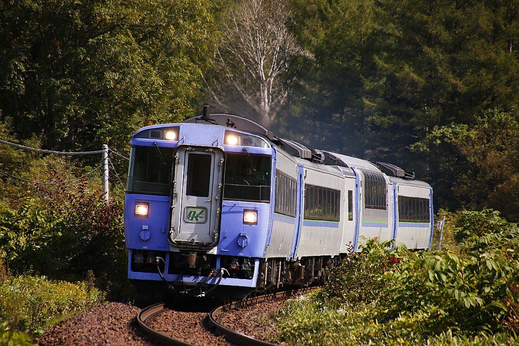 キハ183系500番代（Photo by： Kuroc622 / Wikimedia Commons / パブリックドメイン）※画像の車両は商品とは仕様が異なります