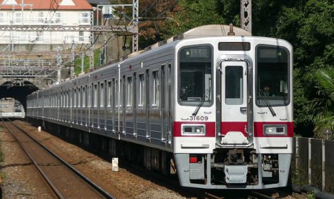東武鉄道30000系（Photo by：MaedaAkihiko / Wikimedia Commons / CC-BY-SA-4.0）※画像の車両は商品とは仕様が異なることがあります