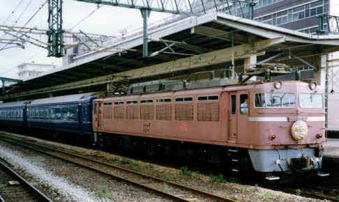 EF81形400番代（Photo by： Atsasebo / Wikimedia Commons / CC-BY-SA-3.0）※画像の車両は商品と仕様が異なる場合があります