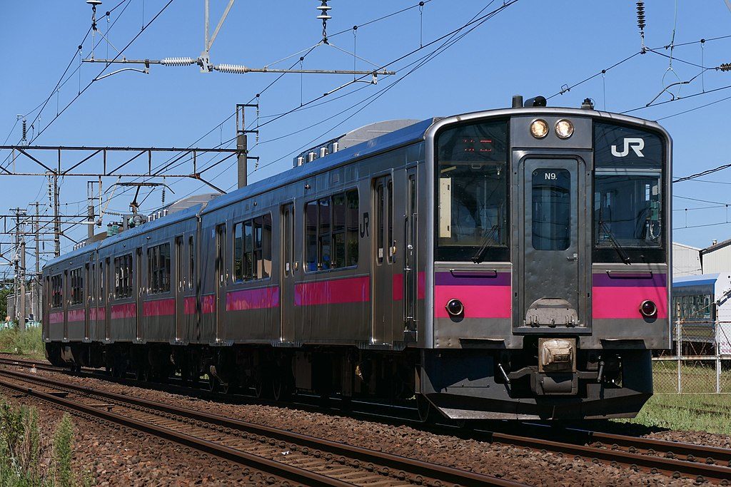701系 秋田色（Photo by：MaedaAkihiko / Wikimedia  Commons / CC-BY-SA-4.0）※画像の車両は商品とは仕様が異なることがあります