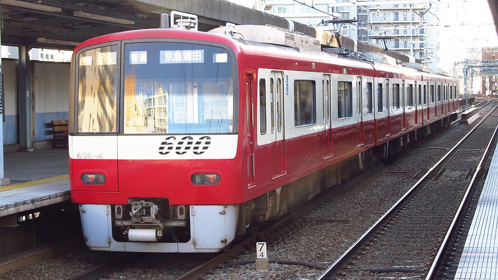 京急電鉄600形（Photo by： LERK / Wikimedia Commons / CC-BY-SA-4.0）※画像の車両は商品と仕様が異なる場合があります