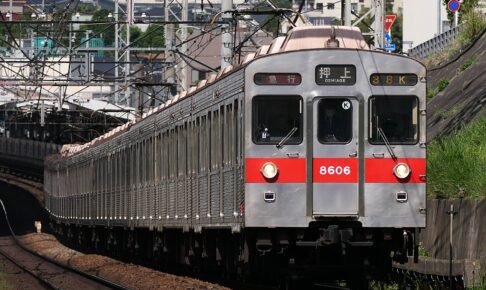 東急8500系（Photo by：MaedaAkihiko / Wikimedia Commons / CC-BY-SA-4.0）※画像の車両は商品とは仕様が異なることがあります