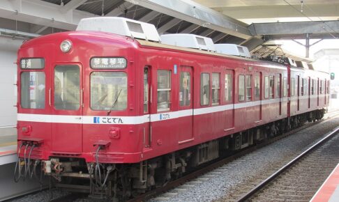 高松琴平電鉄1200形 情熱の赤い電車（Photo by：TRJN / Wikimedia Commons / CC-BY-SA-4.0）※画像の車両は商品とは仕様が異なることがあります