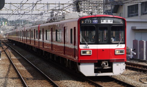 京急1500形（Photo by： Hahifuheho / Wikimedia Commons / CC-BY-SA-4.0）※画像の車両は、1581編成ではありません。商品と仕様が異なる場合があります。