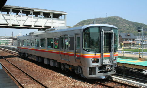 キハ122系 姫新線（Photo by： Corpse Reviver / Wikimedia Commons / CC-BY-SA-3.0-migrated）※画像の車両は商品と仕様が異なる場合があります