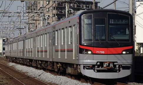 東武70090型 71795編成（Photo by： Hellojinujinu / Wikimedia Commons / CC-BY-SA-4.0）※画像の車両は商品と仕様が異なる場合があります