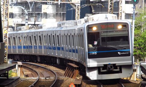 小田急電鉄3000形 3083編成（Photo by： LERK / Wikimedia Commons / CC-BY-SA-4.0）※画像の車両は商品と仕様が異なる場合があります