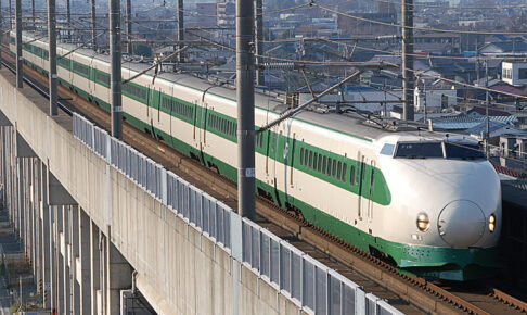 200系新幹線（Photo by： Sui-setz / Wikimedia Commons / CC-BY-SA-3.0-migrated）※画像の車両はE編成ではありません。商品と仕様が異なる場合があります