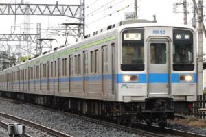 東武鉄道 10030型（Photo by： LERK / Wikimedia Commons / CC-BY-SA-4.0）※画像の車両は商品と仕様が異なる場合があります