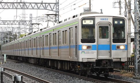 東武鉄道 10030型（Photo by： LERK / Wikimedia Commons / CC-BY-SA-4.0）※画像の車両は商品と仕様が異なる場合があります