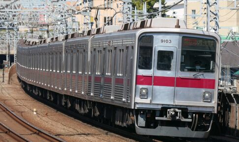東武鉄道9000型（Photo by：MaedaAkihiko / Wikimedia Commons / CC-BY-SA-4.0）※画像の車両は商品とは仕様が異なることがあります