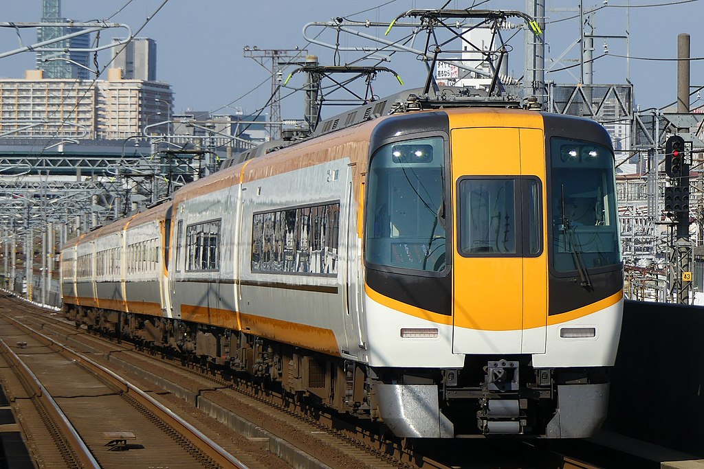 近鉄22000系（Photo by：MaedaAkihiko / Wikimedia Commons / CC-BY-SA-4.0）※画像の車両は商品とは仕様が異なることがあります