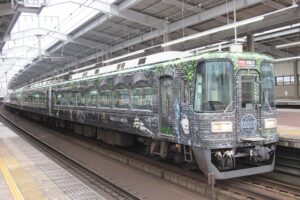 南海電鉄10000系 HYDEサザン（Photo by：TRJN / Wikimedia Commons / CC-BY-SA-4.0）※画像の車両は商品とは仕様が異なることがあります