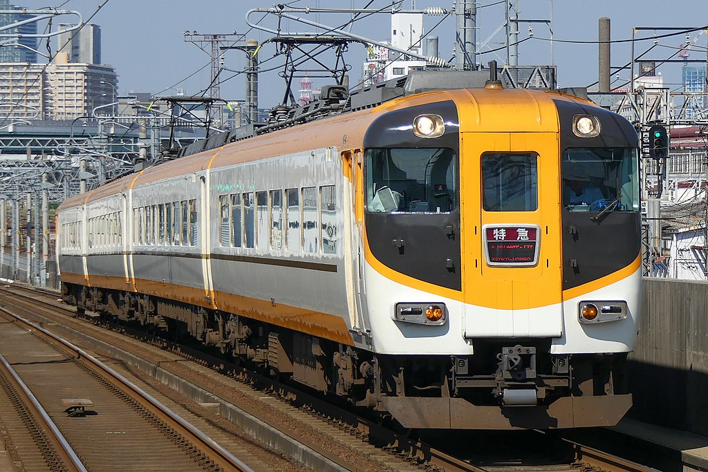 近鉄12410系（Photo by：MaedaAkihiko / Wikimedia Commons / CC-BY-SA-4.0）※画像の車両は商品とは仕様が異なることがあります
