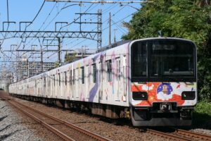 東武鉄道50090型 池袋•川越アートトレイン（Photo by：MaedaAkihiko / Wikimedia Commons / CC-BY-SA-4.0）※画像の車両は商品とは仕様が異なることがあります