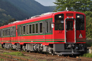 会津鉄道 AT750形（Photo by： Tennen-Gas / Wikimedia Commons / CC-BY-SA-3.0）※画像の車両は商品と仕様が異なる場合があります