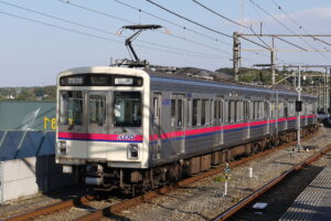 京王電鉄7000系（Photo by： Hahifuheho / Wikimedia Commons / パブリックドメイン ）※画像の車両は商品と仕様が異なる場合があります