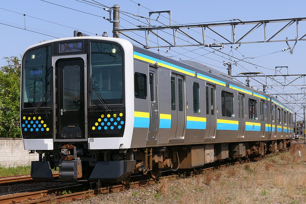 E131系（Photo by：MaedaAkihiko / Wikimedia Commons / CC-BY-SA-4.0）※画像の車両は商品とは仕様が異なることがあります
