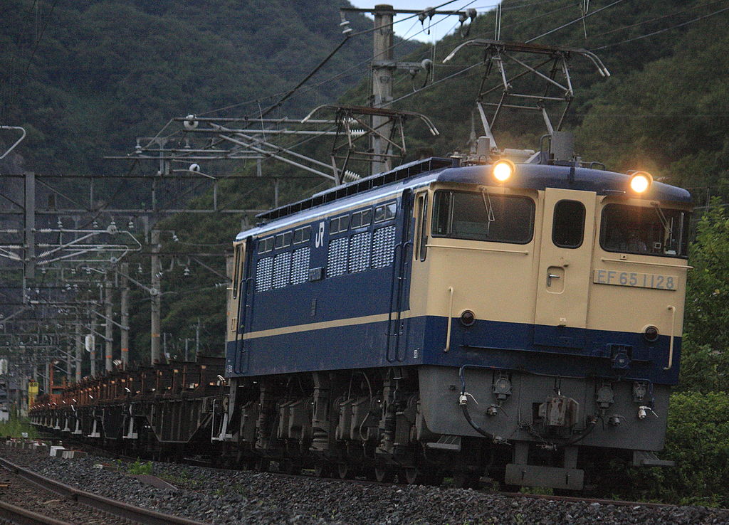EF65形1128号機（Photo by： Mitsuki-2368 / Wikimedia Commons / CC-BY-SA-3.0-migrated）※画像の車両は商品と仕様が異なる場合があります