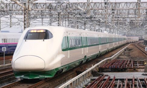 E2系1000番台（Photo by：MaedaAkihiko / Wikimedia Commons / CC-BY-SA-4.0）※画像の車両は商品とは仕様が異なることがあります