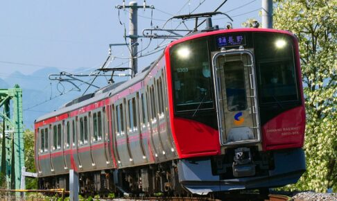 しなの鉄道 SR1系 300番台（Photo by：MaedaAkihiko / Wikimedia Commons / CC-BY-SA-4.0）※画像の車両は商品とは仕様が異なることがあります