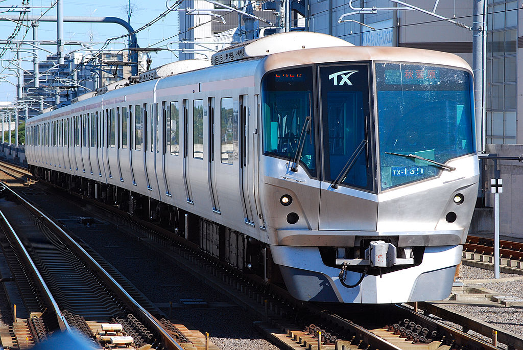 つくばエキスプレス TX-1000系（Photo by： Toshinori baba / Wikimedia  Commons / パブリックドメイン）※画像の車両は商品とは仕様が異なる場合があります。