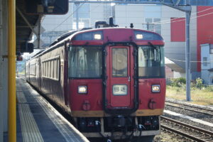 キハ183系6000番代（Photo by： 欅 (Keyaki) / Wikimedia Commons / CC-BY-SA-3.0）※画像の車両は商品とは仕様が異なります