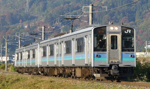 E127系100番台（Photo by：MaedaAkihiko / Wikimedia Commons / CC-BY-SA-4.0）※画像の車両は商品とは仕様が異なることがあります