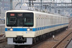 小田急電鉄8000形（Photo by： Toshinori baba / Wikimedia Commons / CC-BY-SA-3.0）※画像の車両は商品とは仕様が異なることがあります
