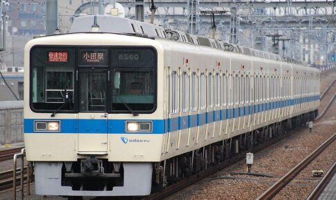 小田急電鉄8000形（Photo by： Toshinori baba / Wikimedia Commons / CC-BY-SA-3.0）※画像の車両は商品とは仕様が異なることがあります
