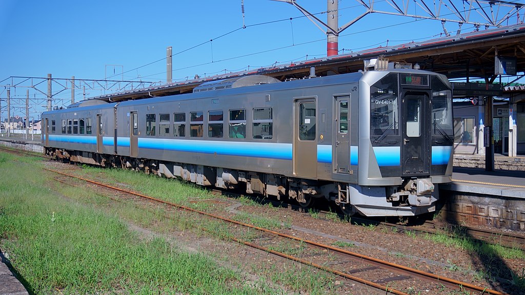GV-E401形•402形（Photo by： 掬茶 / Wikimedia Commons / CC-BY-SA-4.0）※画像の車両は商品と仕様が異なる場合があります
