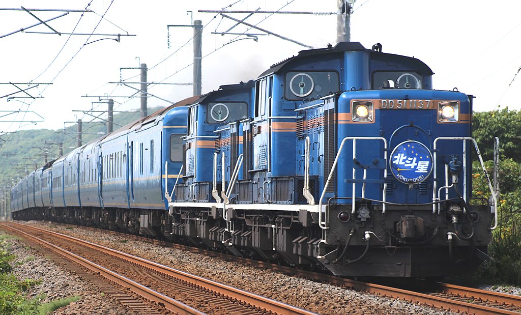 DD51形1000番代（Photo by： Rsa / Wikimedia Commons / CC-BY-SA-3.0-migrated）※画像の車両は商品とは仕様が異なる場合があります