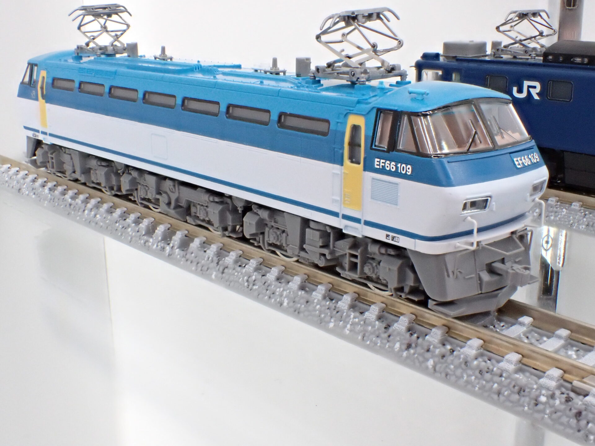 EF66形100番台電気機関車＋おまけ付 - 鉄道模型