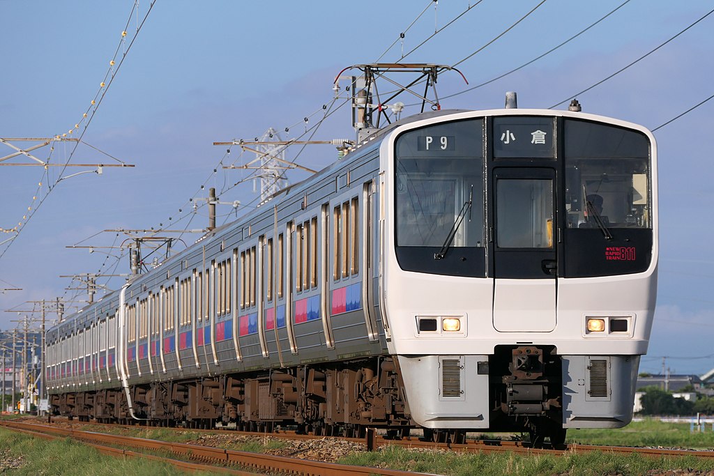 811系0番代（Photo by：MaedaAkihiko / Wikimedia Commons / CC-BY-SA-4.0）※画像の車両は商品とは仕様が異なることがありま