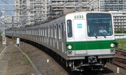東京メトロ6000系 6130編成（Photo by：MaedaAkihiko / Wikimedia Commons / CC-BY-SA-4.0）※画像の車両は商品とは仕様が異なることがありま