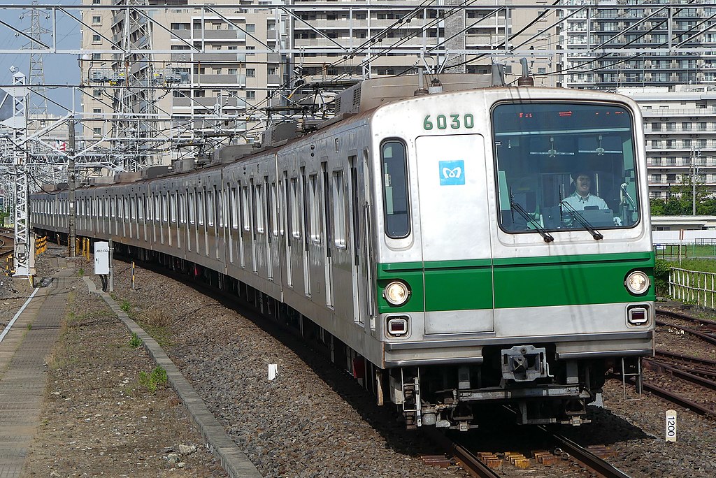 東京メトロ6000系 6130編成（Photo by：MaedaAkihiko / Wikimedia Commons / CC-BY-SA-4.0）※画像の車両は商品とは仕様が異なることがありま