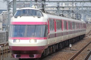 小田急電鉄 10000形ロマンスカー Hise（Photo by： Toshinori baba / Wikimedia Commons / CC-BY-SA-3.0）※画像の車両は商品とは仕様が異なることがあります