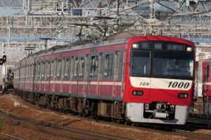 京急電鉄 新1000形（Photo by：MaedaAkihiko / Wikimedia Commons / CC-BY-SA-4.0）※画像の車両は商品とは仕様が異なることがあります