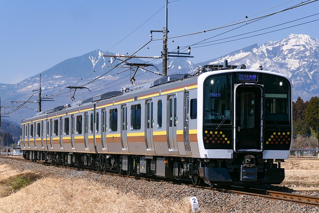 E131系600番台（Photo by：MaedaAkihiko / Wikimedia Commons / CC-BY-SA-4.0）※画像の車両は商品とは仕様が異なることがあります