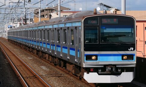 E231系800番代（Photo by：MaedaAkihiko / Wikimedia Commons / CC-BY-SA-4.0）※画像の車両は商品とは仕様が異なることがあります