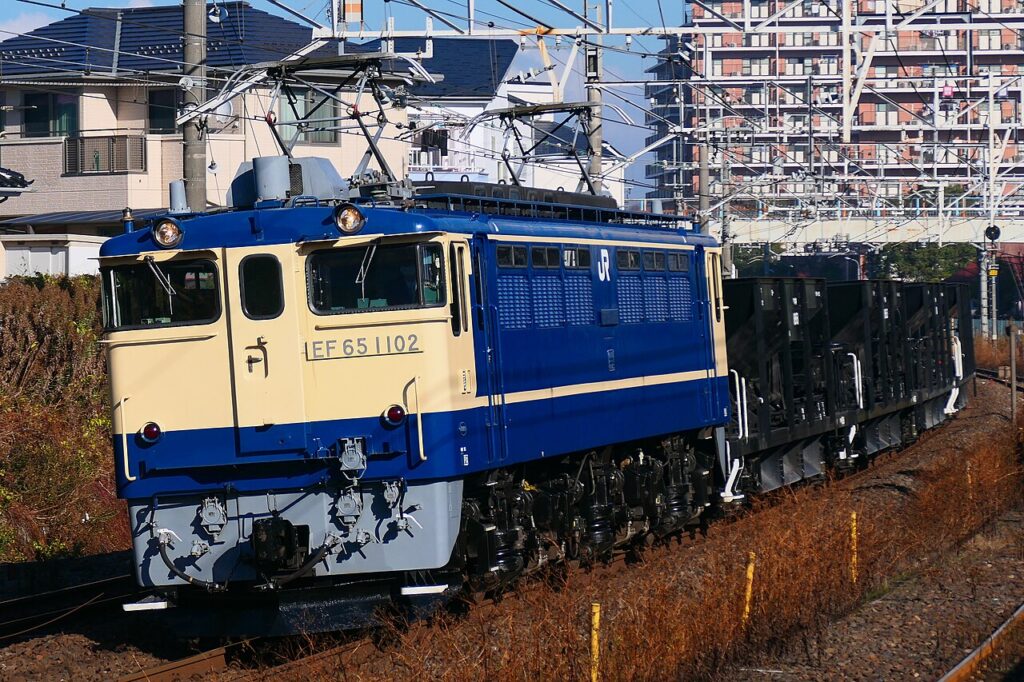 EF65形1102号機（Photo by：MaedaAkihiko / Wikimedia Commons / CC-BY-SA-4.0）※画像の車両は商品とは仕様が異なることがあります