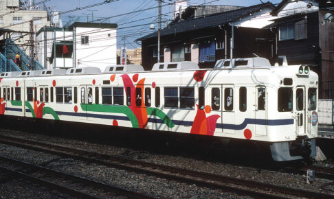 小田急2600形 フラワートレイン（Photo by： Shellparakeet / Wikimedia Commons / パブリックドメイン）※画像の車両は商品と仕様が異なる場合があります