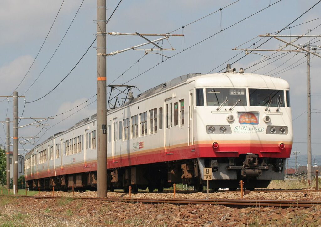 117系 サンライナー（Photo by： Mitsuki-2368 / Wikimedia Commons / CC-BY-SA-3.0）※画像の車両は商品と仕様が異なる場合があります