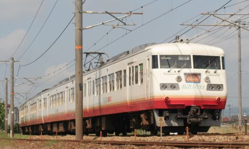 117系 サンライナー（Photo by： Mitsuki-2368 / Wikimedia Commons / CC-BY-SA-3.0）※画像の車両は商品と仕様が異なる場合があります