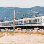 小田急電鉄2400形（Photo by： spaceaero2 / Wikimedia Commons / CC-BY-SA-3.0）※画像の車両は商品と仕様が異なる場合があります