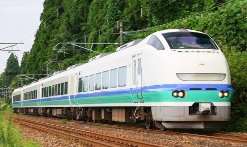 E653系1100番代（Photo by：MaedaAkihiko / Wikimedia Commons / パブリックドメイン）※画像の車両は商品とは仕様が異なることがあります